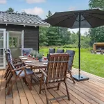 Cozy In Aakirkeby With Kitchen
