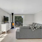 Сasa de vacaciones Cozy In Aakirkeby With Kitchen Vester Somarken