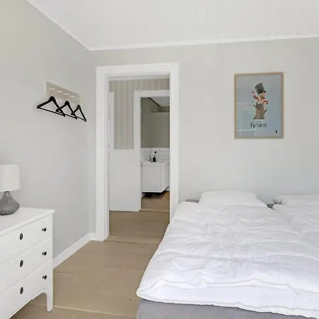 Cozy In Aakirkeby With Kitchen Vester Somarken