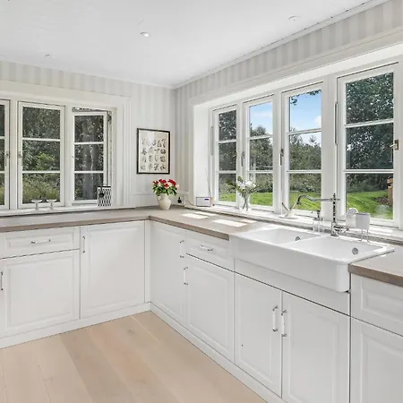 Сasa de vacaciones Cozy In Aakirkeby With Kitchen *