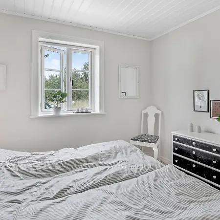 Cozy In Aakirkeby With Kitchen 펜션 Vester Somarken