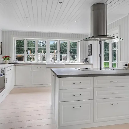 Сasa de vacaciones Cozy In Aakirkeby With Kitchen Vester Somarken