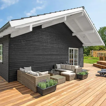 Cozy In Aakirkeby With Kitchen Vester Somarken